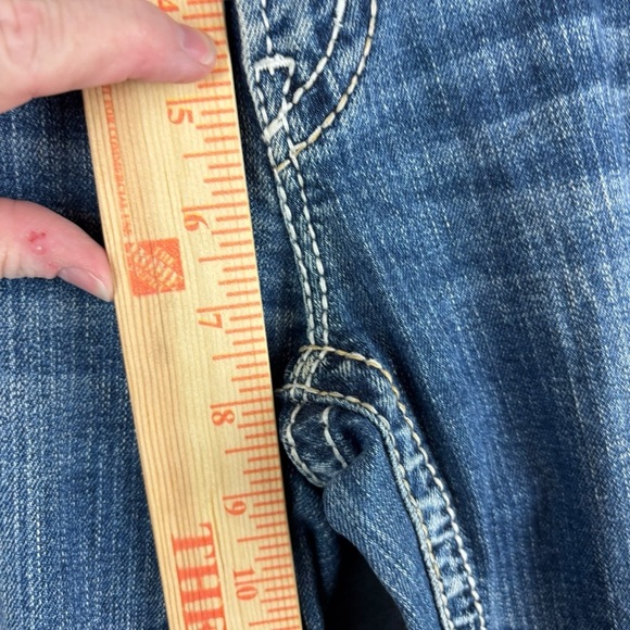 EUC Wrangler Women's Light Blue Distressed Bootcut Jeans Sz 11/30” inseam - Picture 9 of 10